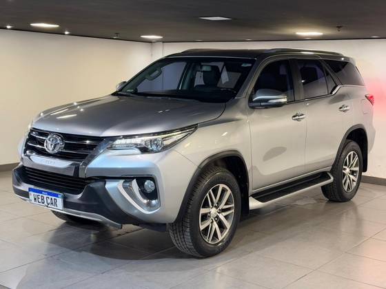 TOYOTA HILUX SW4 2.8 SRX 4X4 16V TURBO INTERCOOLER DIESEL 4P AUTOMÁTICO